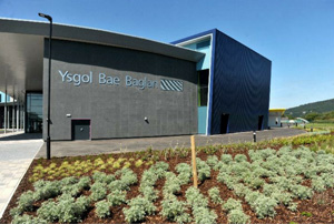 ysgol-bae-outside